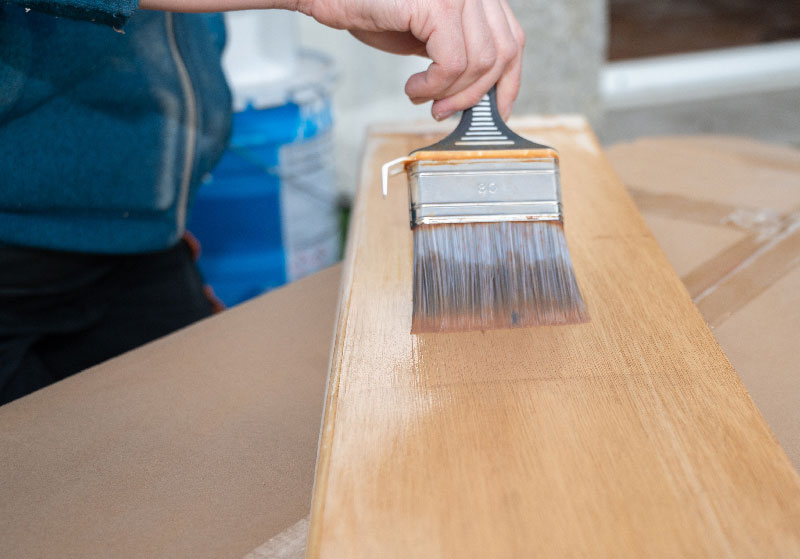 Comment protéger un meuble en bois des taches ?